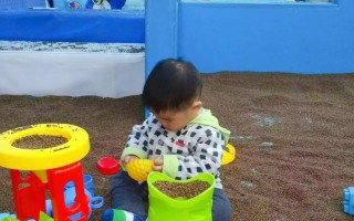 探险家父亲的花园露营之旅（自己动手搭建帐篷，与家人分享美好时光）