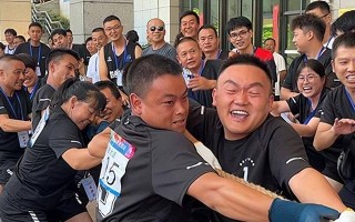 拉一条线，心连心（运动会拔河大战）