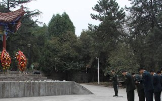 英雄不朽（烈士一生，用爱护国家）