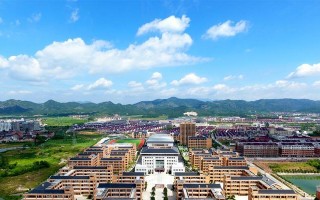 我的初中岁月（情感起伏的成长历程）