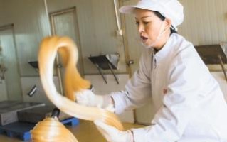 坚守信念的力量（一个人面对挑战时的坚持精神）