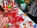 龙舟划开了一场欢乐的盛宴（龙舟划开了一场欢乐的盛宴）