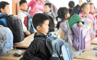 书包里的小秘密（一个小熊玩偶带来的快乐）
