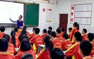 从小打工妹到亿万富翁的故事（以勇气和决心闯出一片天地）