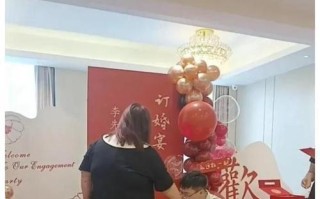 “她用微笑和努力，创造了美好”（“她用微笑和努力，创造了美好”）