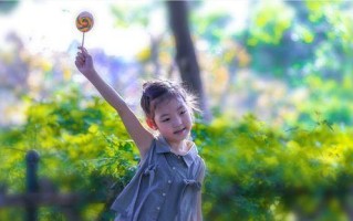 小女孩的成长历程（小女孩的成长历程）