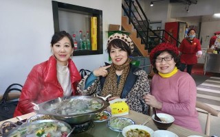 五彩缤纷的欢聚时光（师生同乐，笃定前行）