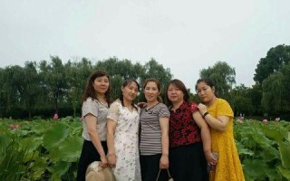 友谊的力量——与你同行（一位失去双腿的姑娘和她最好的朋友）
