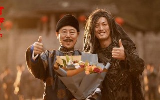 不一样的灯光下（一个女孩的色彩人生）