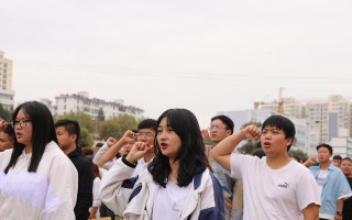 幸福列车梦想远航：坚持梦想的旅程