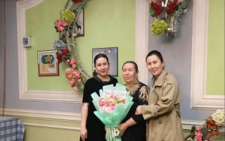 一个母亲的坚持与付出（一个母亲的坚持与付出）