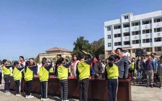 在别人需要的时候给予帮助，成为他人生命中的阳光（在别人需要的时候给予帮助，成为他人生命中的阳光）