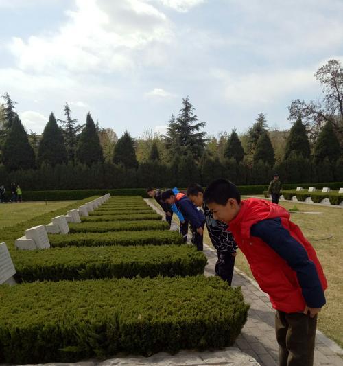 清明节扫墓（在烈士陵园，与英灵对话）-第3张图片-学作网