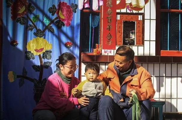 以其乐融融的家庭氛围（一个幸福之家的故事）-第1张图片-学作网