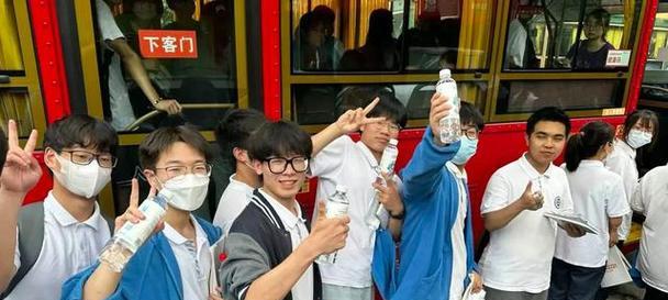 奋力一搏——我与命运的角逐（用努力打败命运，追逐梦想的跑者）-第1张图片-学作网