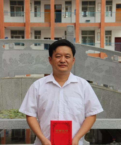 优秀教师的光辉-第1张图片-学作网