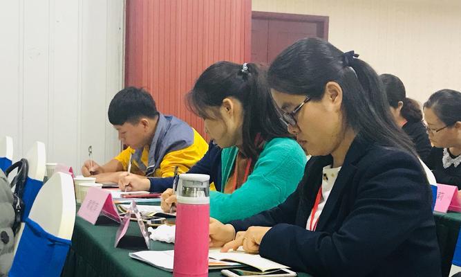 老师微笑的力量（温暖支撑我们成长的道路）-第1张图片-学作网