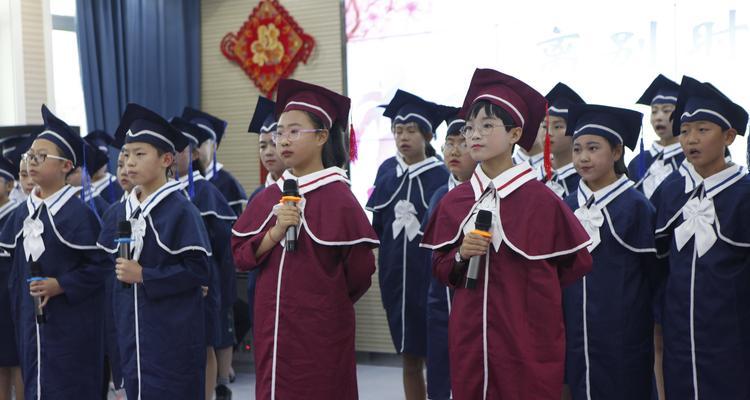 从小学到初中，我们一路同行（小学毕业典礼的感动瞬间）-第2张图片-学作网