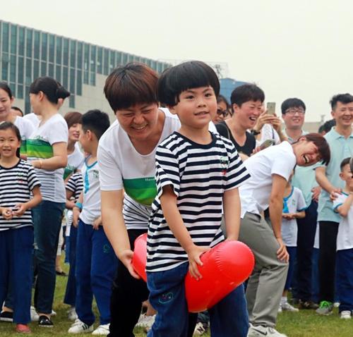 陈笑的天真烂漫成长之路（从梦想到现实，从迷茫到坚定）-第3张图片-学作网