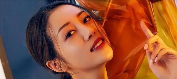 美丽背后的故事（一个充满美丽的女孩如何拥有光芒四射的美貌）-第1张图片-学作网