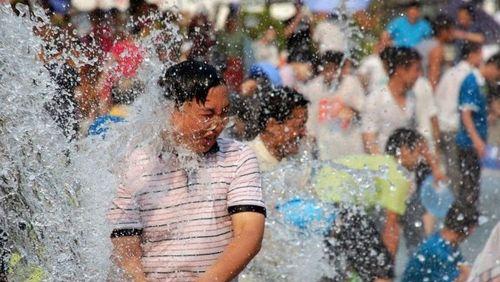 泼水节的欢声笑语（一场意外的邂逅）-第1张图片-学作网
