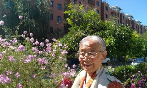 慈祥的目光（一位老人的爱与希望）-第3张图片-学作网