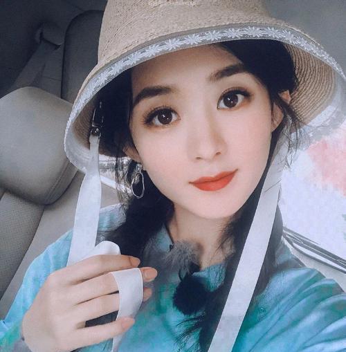 水灵灵的大眼睛（一个女孩与世界的相遇）-第1张图片-学作网