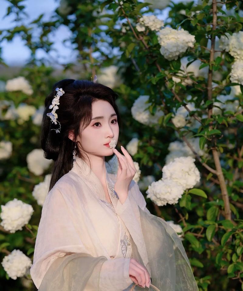 春日相遇的奇妙旅程（海岸线上的浪漫邂逅）-第3张图片-学作网