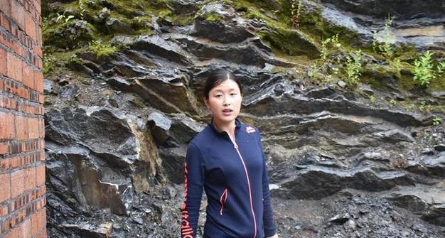 “挫折铸就坚强”（一个疯狂跳绳的女孩）-第2张图片-学作网