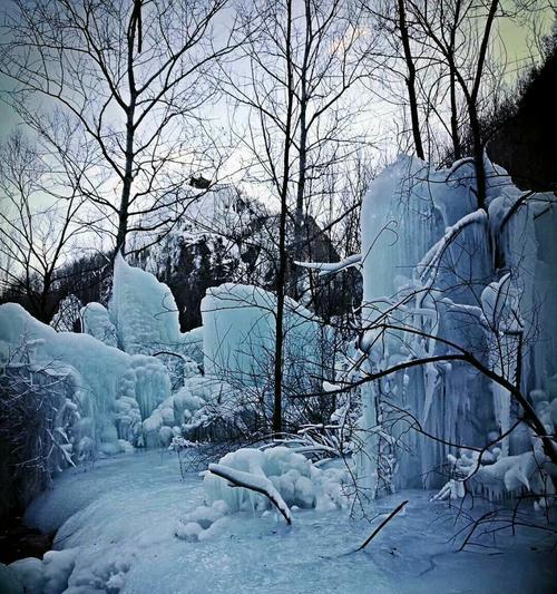 冰雪中的奇遇（揭秘冰雪世界的神秘之处）-第1张图片-学作网