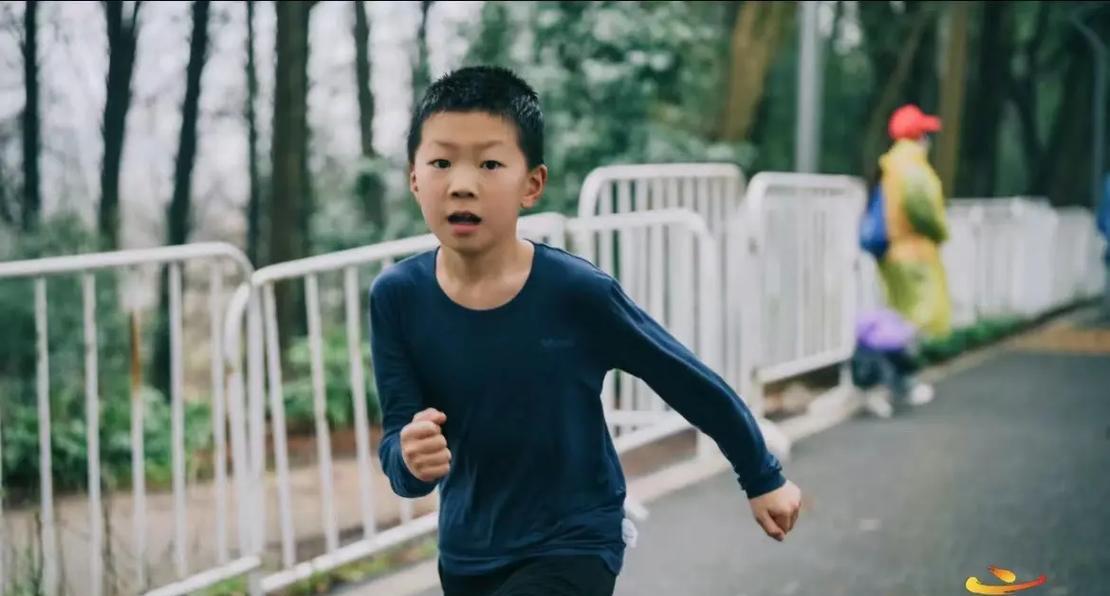 NeverGiveUp（TheStoryofAYoungAthlete'sUnwaveringDetermination）-第1张图片-学作网