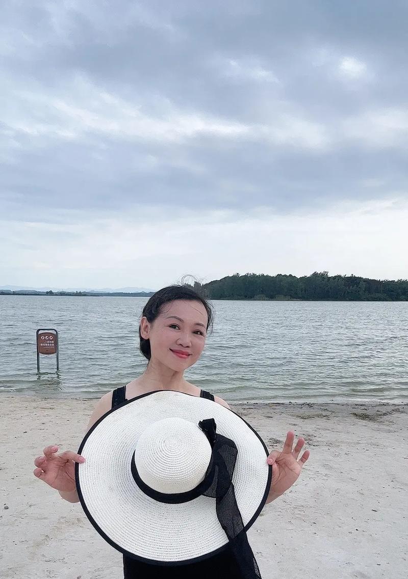 夏日之美（阳光、海滩、和音乐）-第1张图片-学作网