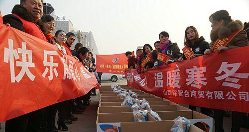 志愿者的故事（他们用爱心和行动改变这个世界）-第1张图片-学作网