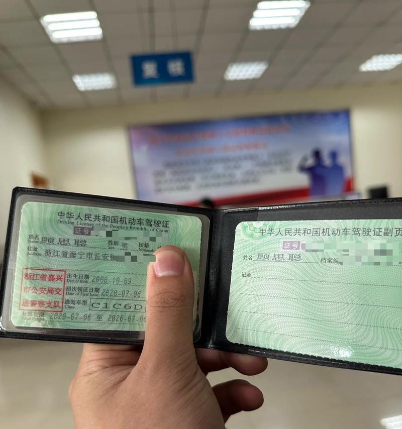 不懈努力，助我走向辉煌（他从底层走来，仅凭努力成就了一片天空）-第3张图片-学作网