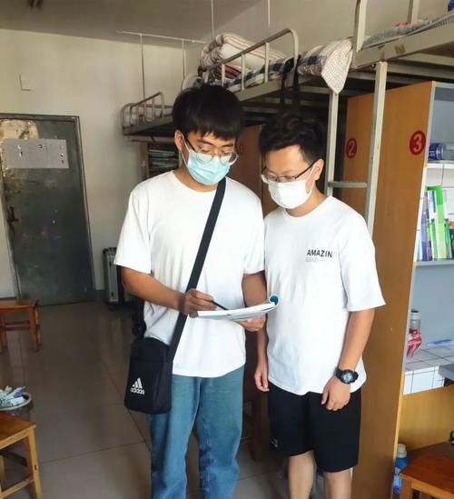 班级热心肠，无私奉献。（用爱温暖每一个人。）-第3张图片-学作网