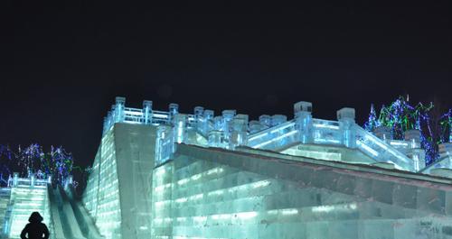 在雪花中的奇遇（在雪花中的奇遇）-第2张图片-学作网