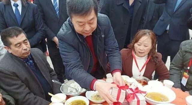以享受拜年的成果为主题写一篇小故事（以享受拜年的成果为主题写一篇小故事）-第3张图片-学作网