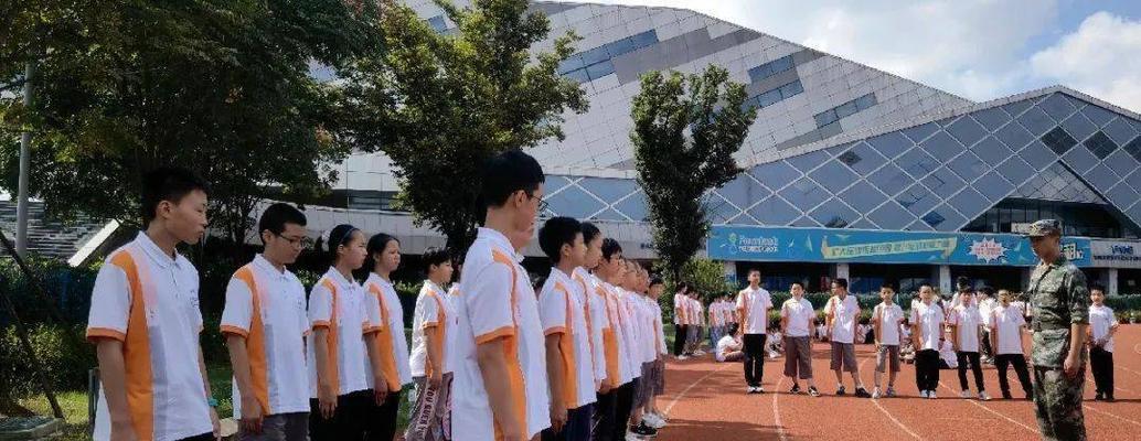 汗水浇灌的青春（以自强不息为座右铭的少年）-第1张图片-学作网