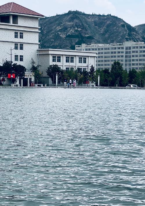 沉浸在自然中的艺术家】（沉浸在自然中的艺术家】）-第2张图片-学作网