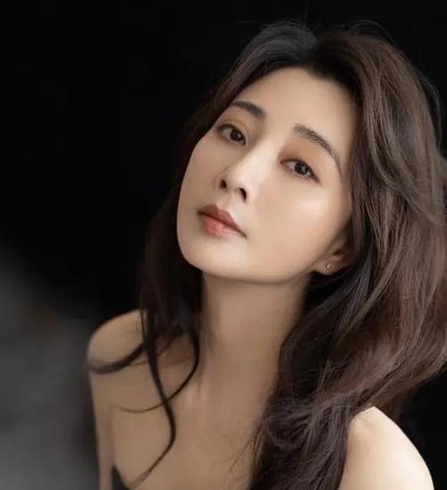 巧施妙计闯过难关（以智慧和敏锐为主题的小故事）-第1张图片-学作网