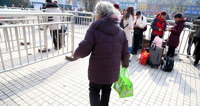 母亲的背影（无私、坚强、宽容）-第2张图片-学作网