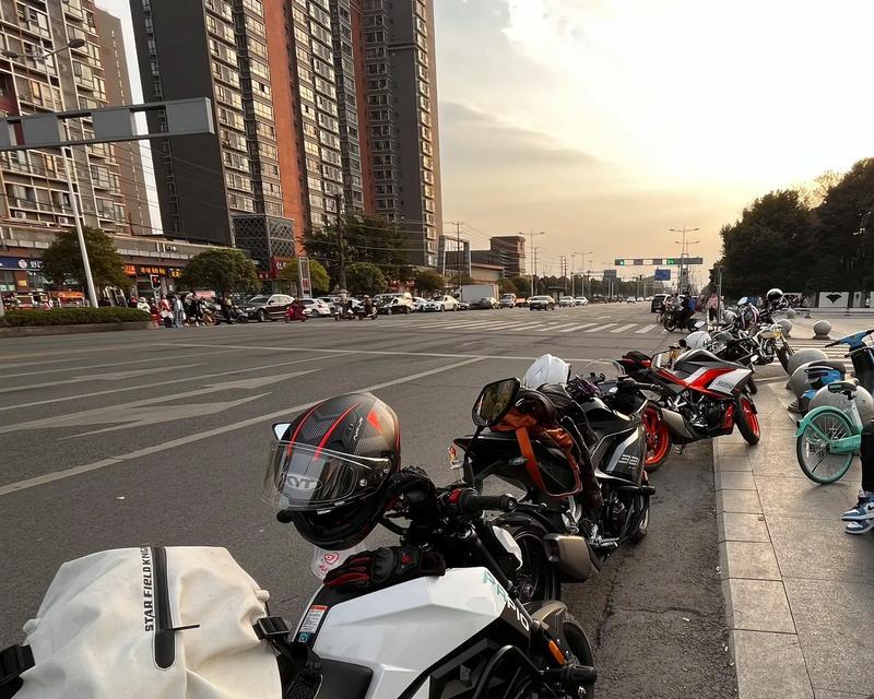 心手相牵的旅途（两个友人的默契和坚持）-第3张图片-学作网