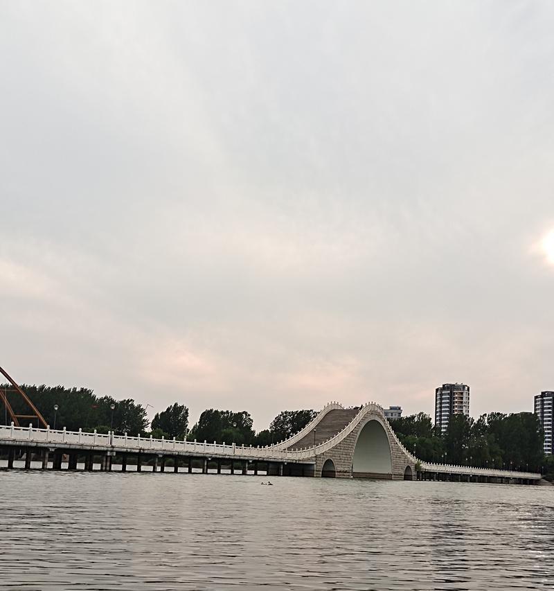 波澜壮阔（浪花飞溅，心中澎湃，海的深处）-第1张图片-学作网