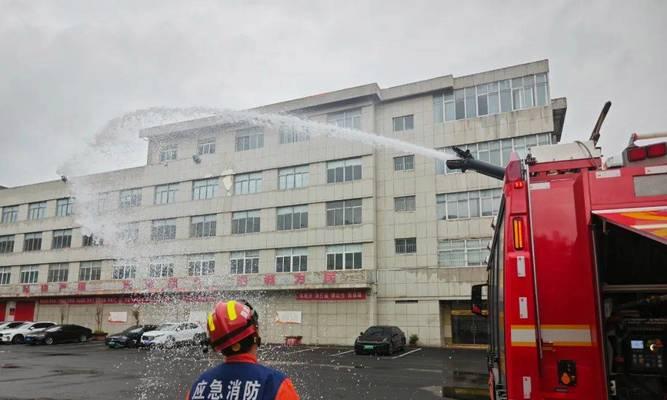 灾难来临，我们不孤单——消防演练的故事（一场突如其来的火灾，考验了我们的团队精神和消防技能）-第3张图片-学作网