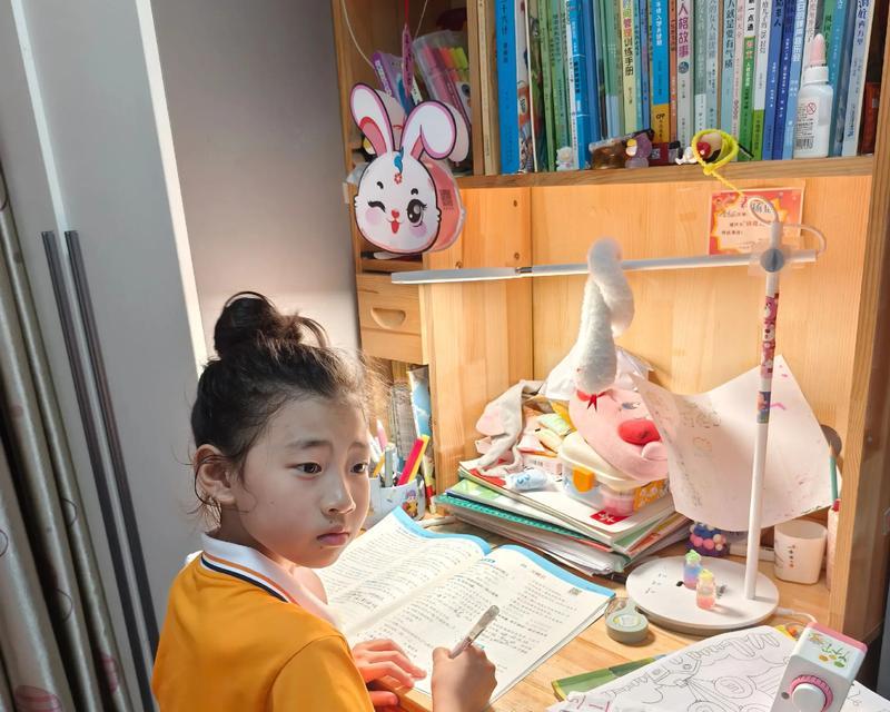 认真学习的女孩（坚持用心，铸就未来）-第3张图片-学作网