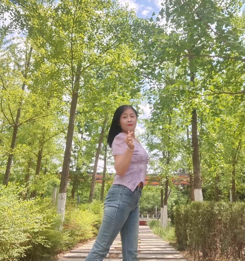 心灵的温暖——一次意外的相遇（在这个喧嚣的世界中，有人能为你点燃心灵的火焰）-第2张图片-学作网